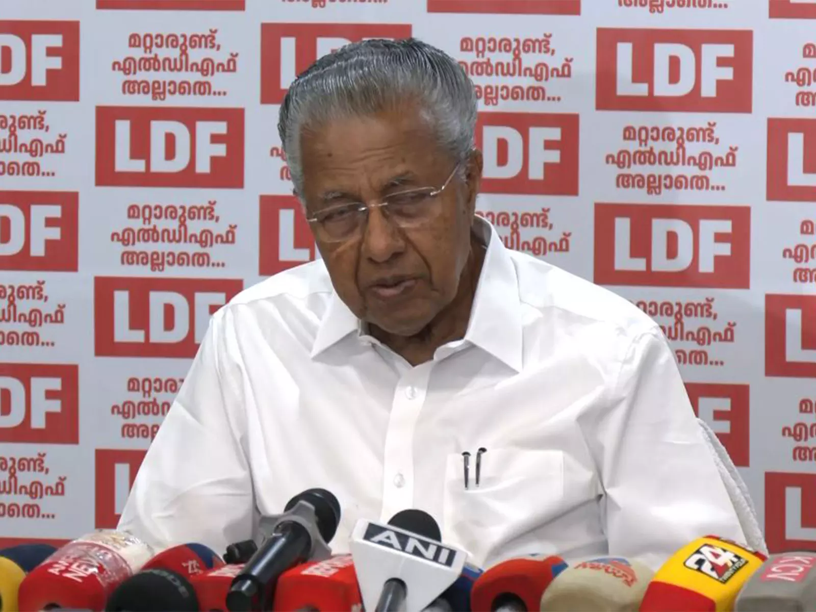 राहुल गांधी और उनकी कांग्रेस बीजेपी की बी-टीम हैं: Kerala के सीएम पिनाराई विजयन राहुल गांधी और उनकी कांग्रेस बीजेपी की बी-टीम हैं: Kerala के सीएम पिनाराई विजयन