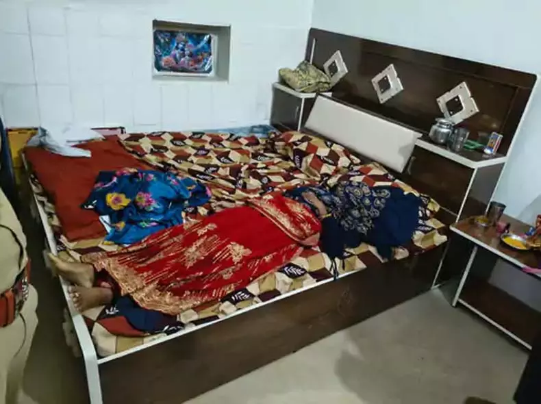 CG: नवविवाहिता ने शादी के 12 दिन बाद फांसी लगाकर की खुदकुशी CG: नवविवाहिता ने शादी के 12 दिन बाद फांसी लगाकर की खुदकुशी