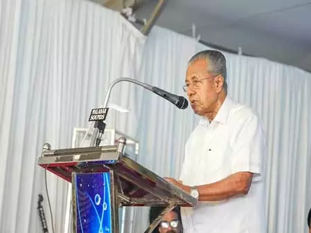 Kerala: ‘सील’ विवाद पर सीएम विजयन का चुनाव आयोग पर हमला, निष्पक्षता पर उठाए सवाल Kerala: ‘सील’ विवाद पर सीएम विजयन का चुनाव आयोग पर हमला, निष्पक्षता पर उठाए सवाल