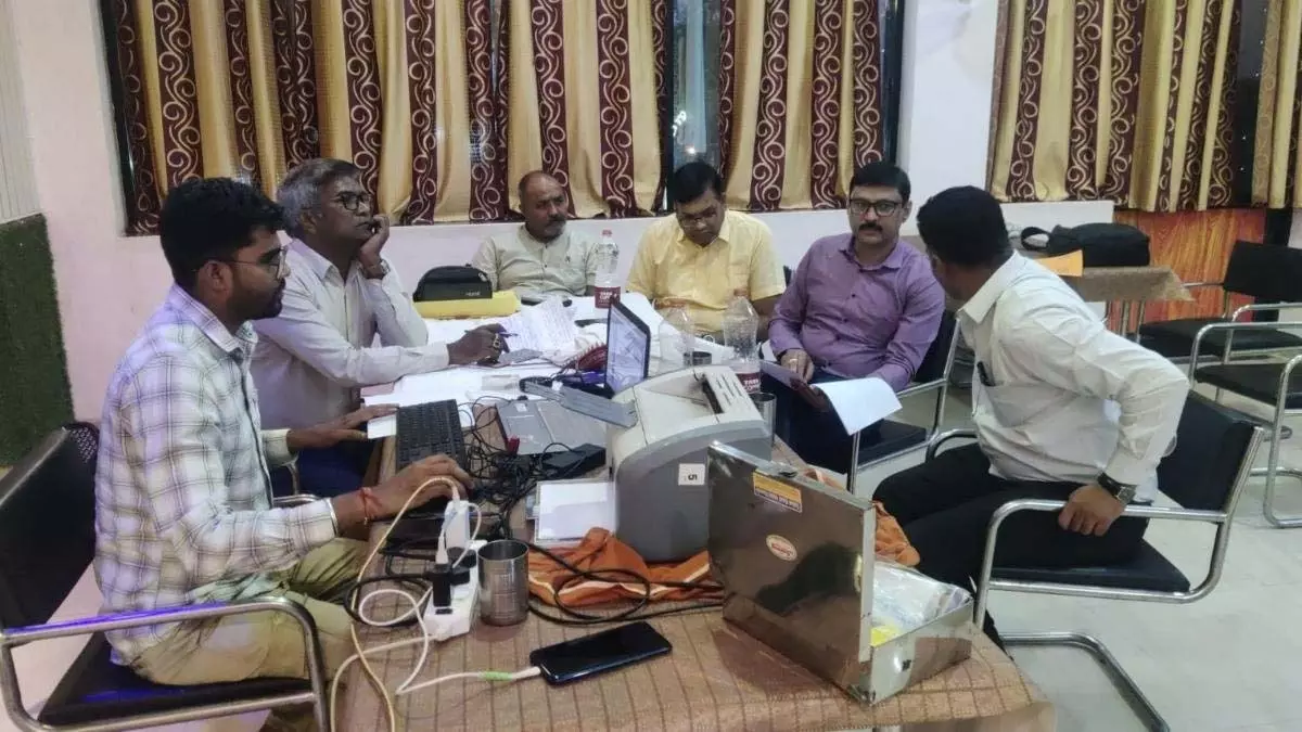 ACB ने रेंजर-पदाधिकारी को 50 हजार की रिश्वत लेते रंगे हाथ किया गिरफ्तार ACB ने रेंजर-पदाधिकारी को 50 हजार की रिश्वत लेते रंगे हाथ किया गिरफ्तार