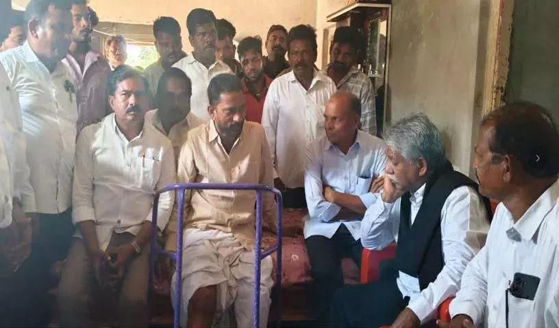 MRPS Leader चेंगाला गुरुनाधम सड़क दुर्घटना में घायल MRPS Leader चेंगाला गुरुनाधम सड़क दुर्घटना में घायल