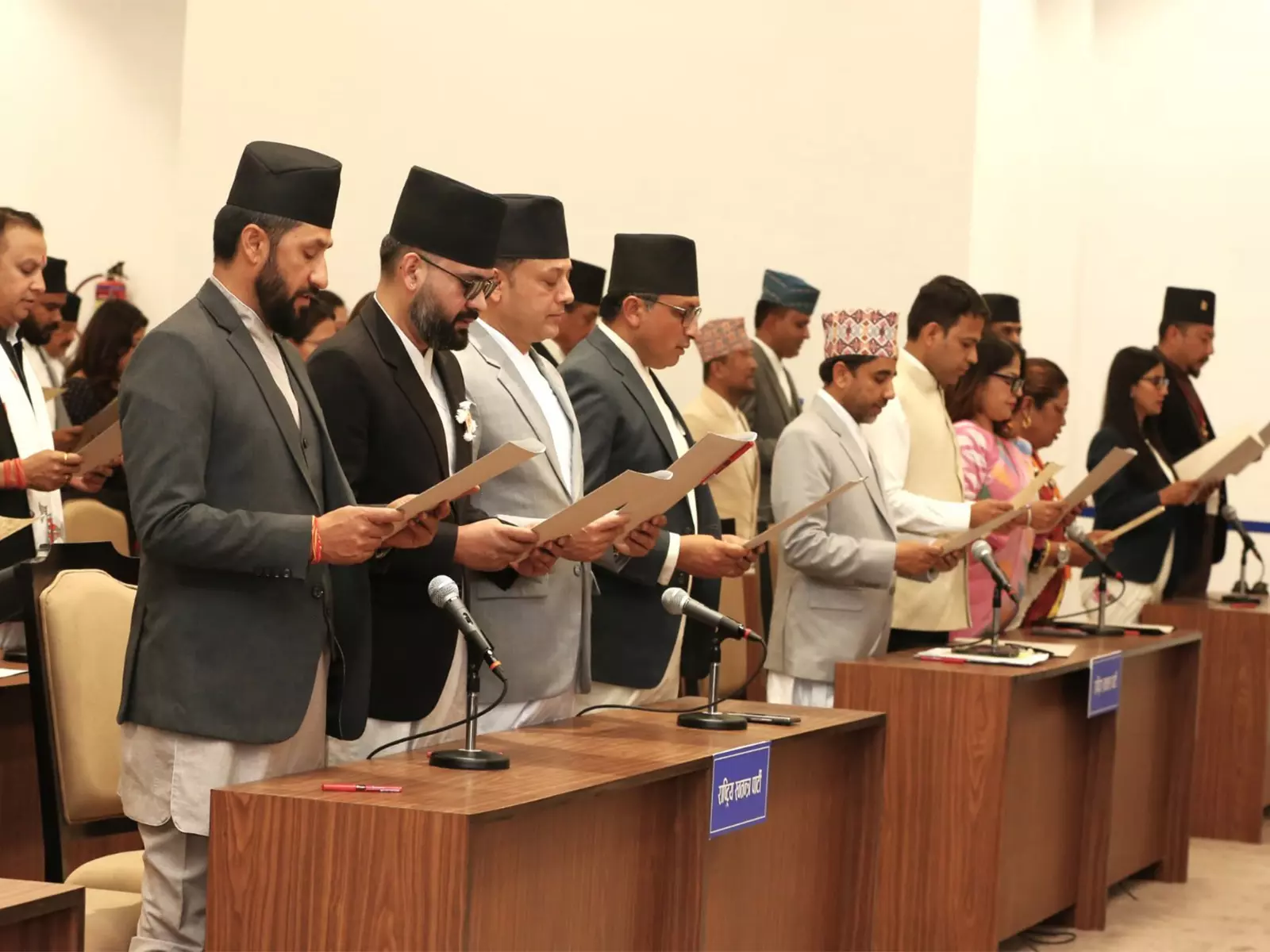 Nepal की नई संसद की पहली बैठक, सदस्यों ने शपथ ली Nepal की नई संसद की पहली बैठक, सदस्यों ने शपथ ली