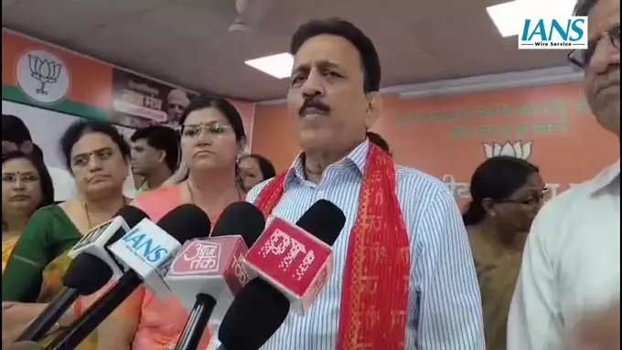 एलपीजी, पेट्रोल और डीजल की कोई कमी नहीं, अफवाहों से हो रही अव्यवस्था एलपीजी, पेट्रोल और डीजल की कोई कमी नहीं, अफवाहों से हो रही अव्यवस्था
