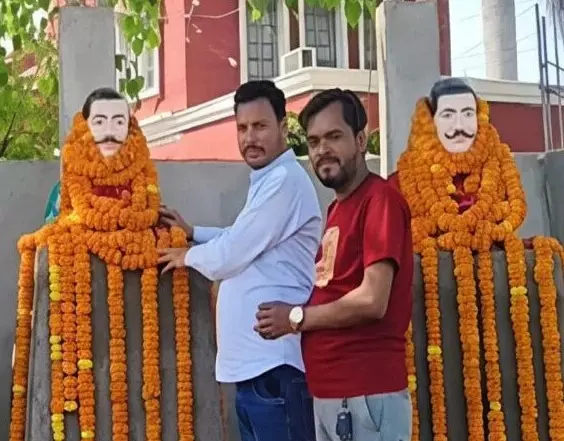 Shahjahanpur: टूटे स्मारकों को जल्द बहाल किया गया Shahjahanpur: टूटे स्मारकों को जल्द बहाल किया गया