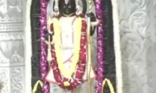 अयोध्या: राम जन्मभूमि में अनुष्ठानों का दौर शुरू, दर्शन के लिए भक्तों का तांता अयोध्या: राम जन्मभूमि में अनुष्ठानों का दौर शुरू, दर्शन के लिए भक्तों का तांता