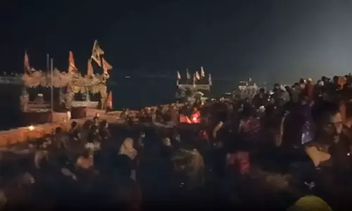 अयोध्या में रामनवमी पर उमड़ा आस्था का सैलाब, सरयू घाट पर हजारों श्रद्धालुओं ने लगाई डुबकी अयोध्या में रामनवमी पर उमड़ा आस्था का सैलाब, सरयू घाट पर हजारों श्रद्धालुओं ने लगाई डुबकी