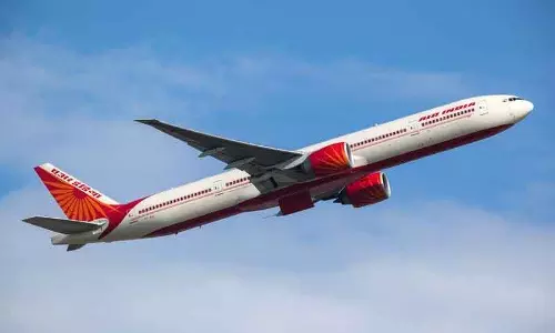 एयर इंडिया की लंदन जा रही फ़्लाइट 7 घंटे हवा में रहने के बाद Delhi लौटी एयर इंडिया की लंदन जा रही फ़्लाइट 7 घंटे हवा में रहने के बाद Delhi लौटी