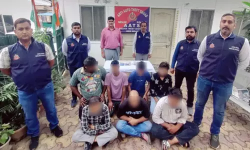पुलिस ने रेलवे लाइन के पास से अवैध जुआ रैकेट का किया भंडाफोड़, 7 गिरफ्तार पुलिस ने रेलवे लाइन के पास से अवैध जुआ रैकेट का किया भंडाफोड़, 7 गिरफ्तार