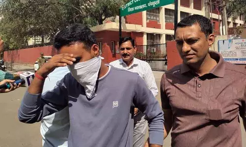 150 करोड़ का घोटाला: कोटक मैनेजर को 4 दिन की पुलिस कस्टडी, Panchkula MC ऑफिसर भी जांच में 150 करोड़ का घोटाला: कोटक मैनेजर को 4 दिन की पुलिस कस्टडी, Panchkula MC ऑफिसर भी जांच में