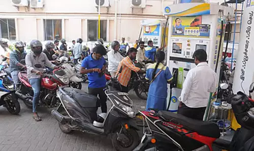 Petrol पर एक्साइज ड्यूटी कम : डीजल पर पूरी तरह खत्म Petrol पर एक्साइज ड्यूटी कम : डीजल पर पूरी तरह खत्म