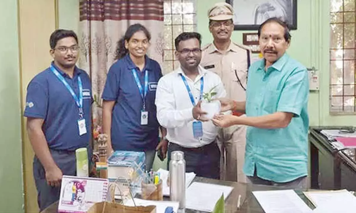 Andhra: विशाखापत्तनम में ड्राइवर सेंसिटाइजेशन टैब लैब लॉन्च की गई