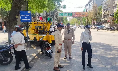 Indore : ट्रैफिक पुलिस ने स्पेशल ड्राइव में 189 नियम तोड़ने वालों के खिलाफ कार्रवाई की Indore : ट्रैफिक पुलिस ने स्पेशल ड्राइव में 189 नियम तोड़ने वालों के खिलाफ कार्रवाई की