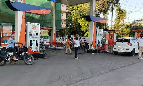 Indore : ईंधन की आपूर्ति मजबूत रहने से रातों-रात मांग कम हुई Indore : ईंधन की आपूर्ति मजबूत रहने से रातों-रात मांग कम हुई