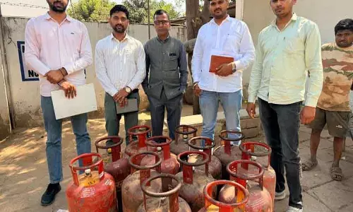 रेवाड़ी में 81 घरेलू सिलेंडर जब्त; Mahendragarh में छापेमारी जारी