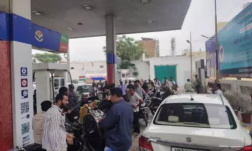 Haryana के फतेहाबाद में पेट्रोल पंपों पर पैनिक बाइंग के कारण फ्यूल की कमी