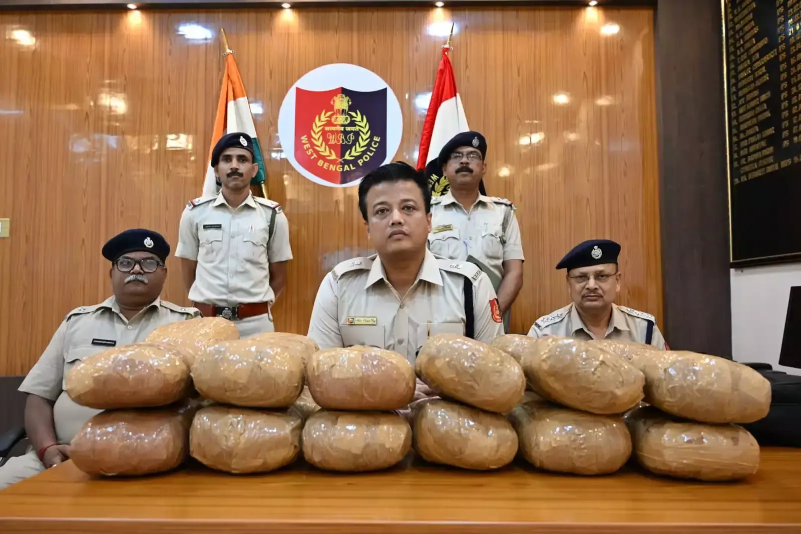 East Medinipur: हल्दिया रेलवे स्टेशन पर पुलिस की बड़ी कार्रवाई East Medinipur: हल्दिया रेलवे स्टेशन पर पुलिस की बड़ी कार्रवाई