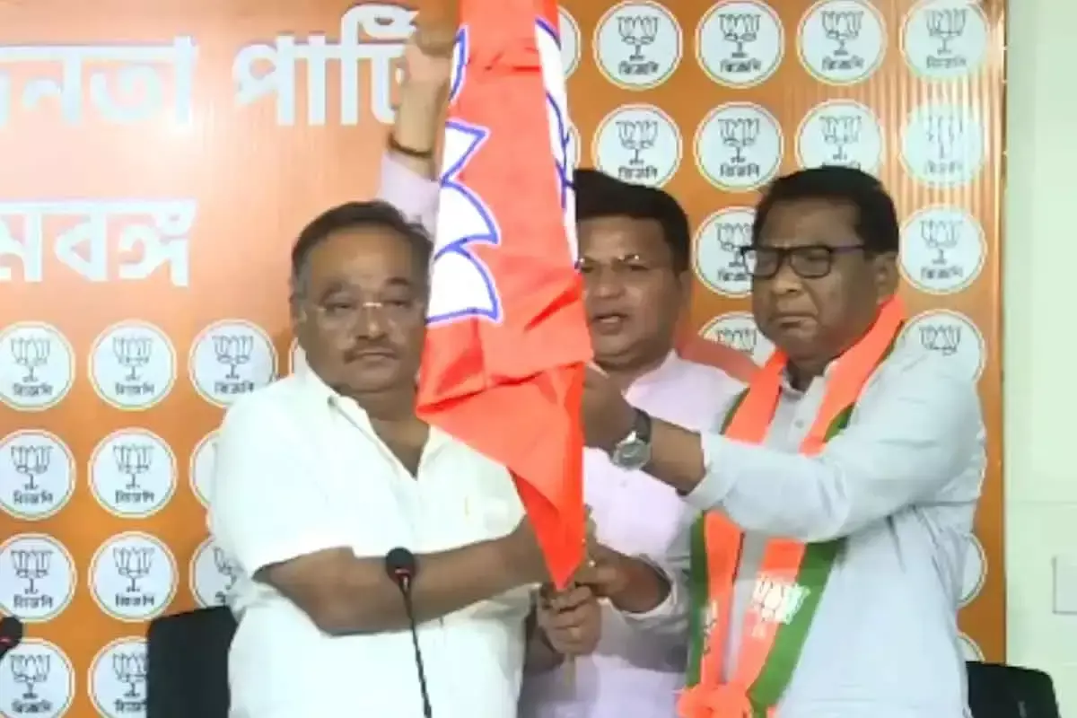 Kolkata: भाजपा को मिला नया चेहरा, मांडी की एंट्री Kolkata: भाजपा को मिला नया चेहरा, मांडी की एंट्री