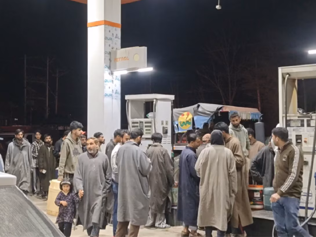 Srinagar: जम्मू-कश्मीर में ईंधन को लेकर स्थिति साफ