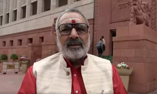 पेट्रोल-डीजल पर 10 रुपए प्रति लीटर एक्साइज ड्यूटी घटने पर गिरिराज सिंह बोले, जनता के लिए समर्पित है केंद्र सरकार