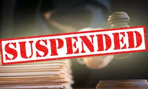 Anantnag: लापरवाही पर GMC के कर्मचारियों पर गिरी गाज Anantnag: लापरवाही पर GMC के कर्मचारियों पर गिरी गाज