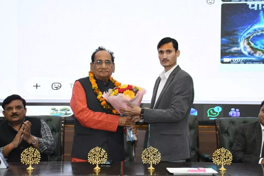 New Delhi: पर्यावरण संरक्षण के लिए एच. एन. शर्मा को मिला सम्मान New Delhi: पर्यावरण संरक्षण के लिए एच. एन. शर्मा को मिला सम्मान