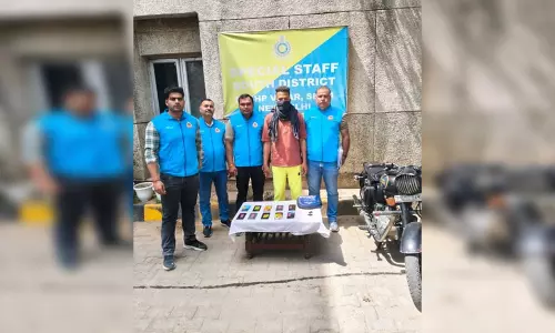 पुलिस ने चोरी के 10 मोबाइल के साथ युवक को किया गिरफ्तार