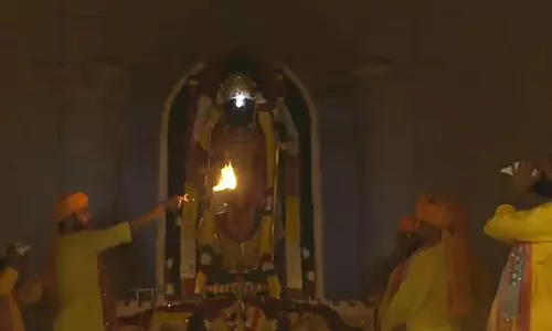 Ayodhya राम मंदिर में दिव्य क्षण: बाला राम के माथे पर सूर्य तिलक चमक रहा Ayodhya राम मंदिर में दिव्य क्षण: बाला राम के माथे पर सूर्य तिलक चमक रहा