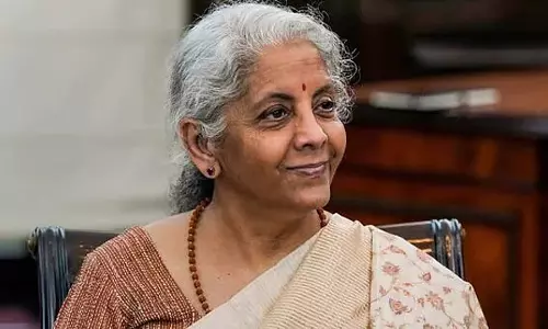 PM ने ग्राहकों को बढ़ती कीमतों से बचाने के लिए फ्यूल एक्साइज ड्यूटी कम की है: निर्मला सीतारमण