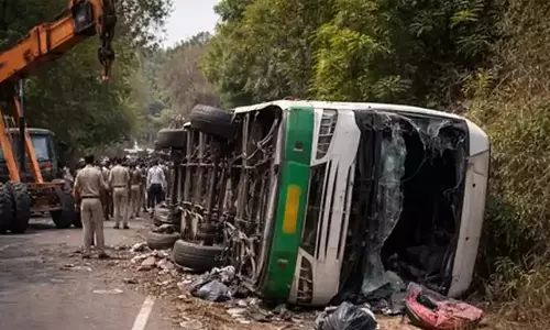MP : बस और पिकअप गाड़ी की टक्कर: 10 की मौत, 35 घायल