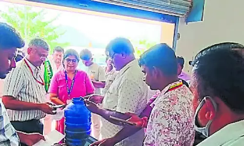 Karnataka : लोकायुक्त ने बाजरा खरीद केंद्र पर छापा मारा