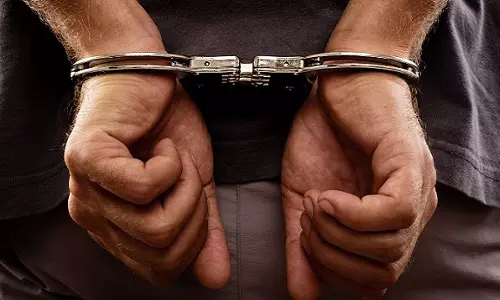 विधानसभा के फर्जी एंट्री पास मामले में पुलिस ने 5 आरोपियों को किया गिरफ्तार, मंत्रालय में काम करने वाले कर्मचारी भी शामिल विधानसभा के फर्जी एंट्री पास मामले में पुलिस ने 5 आरोपियों को किया गिरफ्तार, मंत्रालय में काम करने वाले कर्मचारी भी शामिल