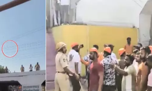 Ahilyanagar: रामनवमी जुलूस पर पथराव, महाराष्ट्र में 10-12 FIR दर्ज Ahilyanagar: रामनवमी जुलूस पर पथराव, महाराष्ट्र में 10-12 FIR दर्ज
