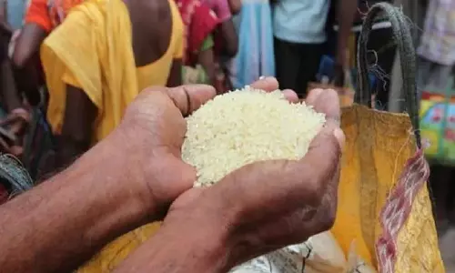 Karnataka : अवैध परिवहन, राशन का चावल जब्त Karnataka : अवैध परिवहन, राशन का चावल जब्त