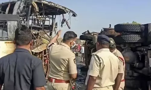 आंध्र प्रदेश बस अग्निकांड के पीड़ितों के शव DNA प्रोफाइलिंग के बाद सौंपे जाएंगे: पुलिस आंध्र प्रदेश बस अग्निकांड के पीड़ितों के शव DNA प्रोफाइलिंग के बाद सौंपे जाएंगे: पुलिस