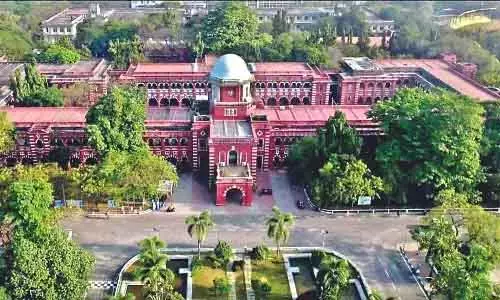 Anna University के स्टूडेंट्स ने सेक्सुअल हैरेसमेंट मामले पर विरोध प्रदर्शन किया Anna University के स्टूडेंट्स ने सेक्सुअल हैरेसमेंट मामले पर विरोध प्रदर्शन किया