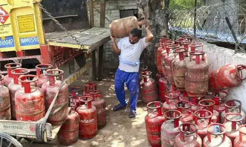 LPG संकट: DMK ने केंद्र पर हमला कर विदेश नीति पर सवाल उठाए