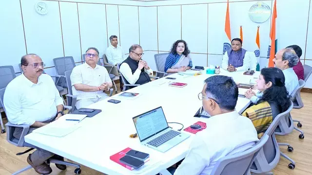 CM ने ज़रूरी चीज़ों की कृत्रिम कमी पैदा करने वाले बेईमान व्यापारियों के खिलाफ सख्त कार्रवाई के आदेश दिए