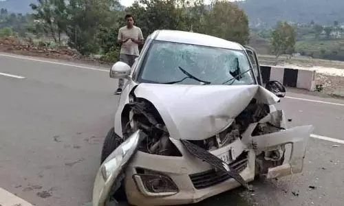 RAJOURI: असिस्टेंट प्रोफेसर की मौत, पति घायल RAJOURI: असिस्टेंट प्रोफेसर की मौत, पति घायल