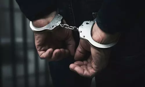 Kerala : विदेशी शराब के साथ युवक गिरफ्तार Kerala : विदेशी शराब के साथ युवक गिरफ्तार