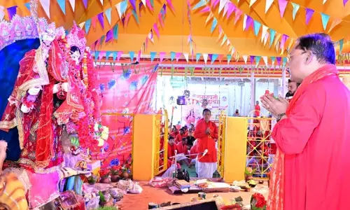 रामनवमी महायज्ञ में शामिल हुए CM साय, कन्याओं का पूजन कर प्रसाद ग्रहण कराया रामनवमी महायज्ञ में शामिल हुए CM साय, कन्याओं का पूजन कर प्रसाद ग्रहण कराया