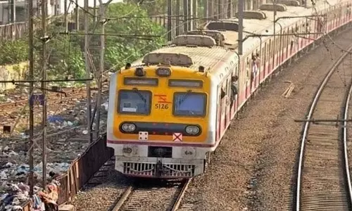 Mumbai लोकल ट्रेन अपडेट: बोरीवली में तकनीकी खराबी से पश्चिम रेलवे की सेवाएं बाधित Mumbai लोकल ट्रेन अपडेट: बोरीवली में तकनीकी खराबी से पश्चिम रेलवे की सेवाएं बाधित