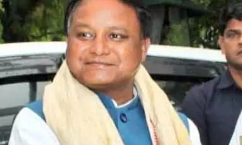 Odisha CM ने फ्यूल ड्यूटी कटौती का स्वागत, शांति और गलत जानकारी के खिलाफ चेतावनी दी Odisha CM ने फ्यूल ड्यूटी कटौती का स्वागत, शांति और गलत जानकारी के खिलाफ चेतावनी दी