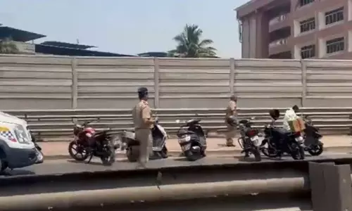 Mumbai : SCLR पर बेस्ट बस से एक्सीडेंट के बाद 55 साल के पुजारी की मौके पर ही मौत Mumbai : SCLR पर बेस्ट बस से एक्सीडेंट के बाद 55 साल के पुजारी की मौके पर ही मौत