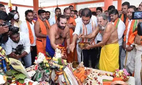 KTR गोलापल्ली में रामुलोरी की शादी में शामिल हुए