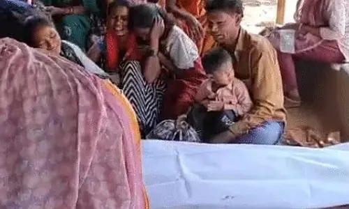 MP : छिंदवाड़ा बस हादसे के 5 पीड़ितों का करेर में अंतिम संस्कार किया गया MP : छिंदवाड़ा बस हादसे के 5 पीड़ितों का करेर में अंतिम संस्कार किया गया