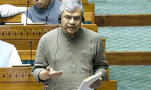 रेलवे की 1,068 हेक्टेयर ज़मीन पर कब्ज़ा: Railway Minister रेलवे की 1,068 हेक्टेयर ज़मीन पर कब्ज़ा: Railway Minister