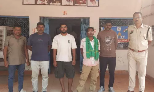 5 जुआरी गिरफ्तार, नगदी सहित ढाई लाख से अधिक की संपत्ति जब्त