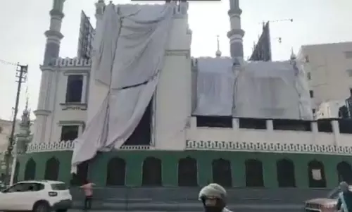 Hyderabad: श्री राम नवमी यात्रा के लिए मस्जिदों को ढका गया, कड़ी सुरक्षा Hyderabad: श्री राम नवमी यात्रा के लिए मस्जिदों को ढका गया, कड़ी सुरक्षा