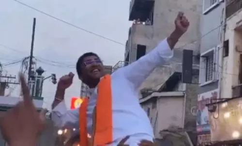 Maharashtra: रामनवमी जुलूस के दौरान युवक ने मस्जिद पर तीर तान दिया