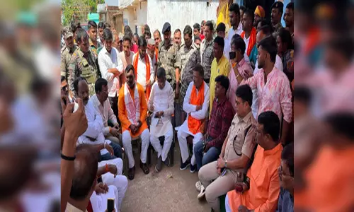मासूम से दरिंदगी पर आक्रोश, 72 घंटे बाद भी नहीं हुआ अंतिम संस्कार